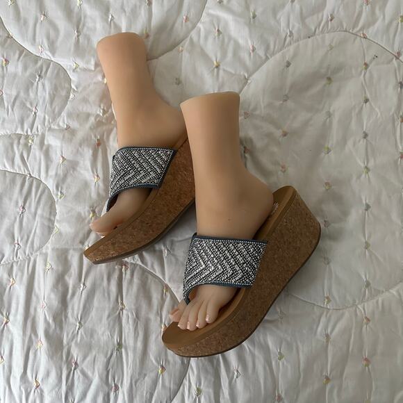 YELLOW BOX  BAYROSE ALMOND BEJEWELED SANDALS Size 10 - Picture 8 of 9